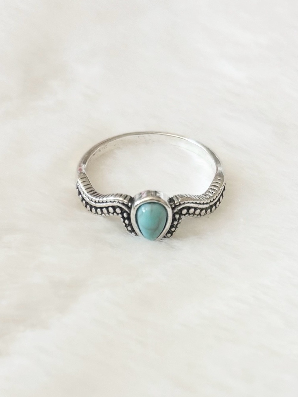 5/$15 🩷 MUST BUNDLE Silver Teardrop Turquoise Accent Ring - Light Blue